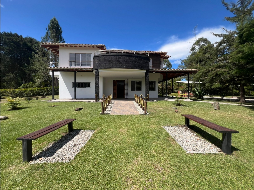 Casa campestre en venta en El Carmen del Viboral vereda Aguas Claras