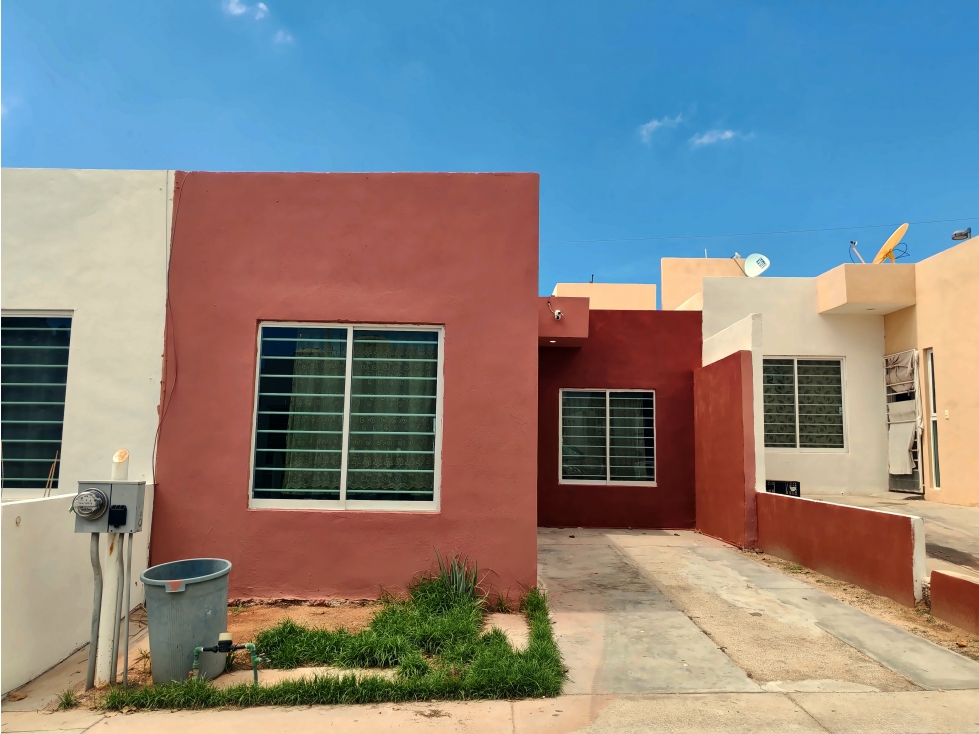Casa en renta en Aura residencial