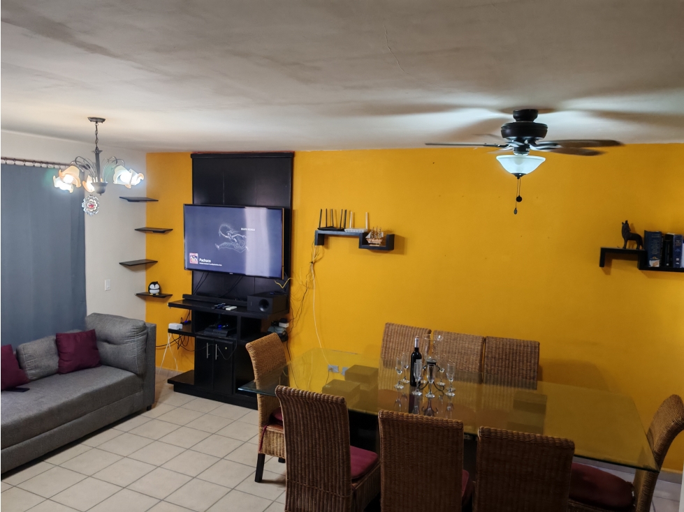 CASA FAMILIAR EN VENTA EN EL TEZAL — foto 2