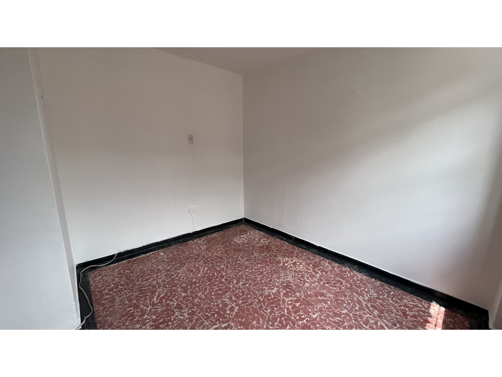 SE VENDE EDIFICIO EN DOSQUEBRADAS CON 6 APARTAMENTOS - 6
