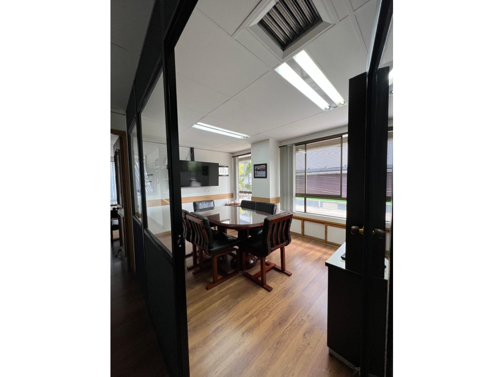 Oficina en Venta en El Poblado sector Oviedo, Medellín — foto 2