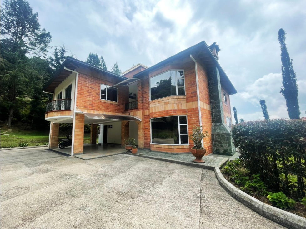 Casa Campestre en Arriendo en Envigado Loma Del Escobero — foto 2