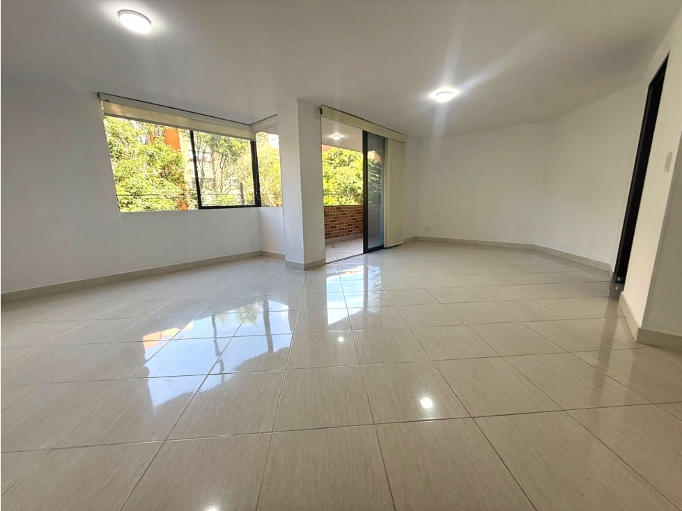 Apartamento en Arriendo en Laureles Santa Teresita, Medellín