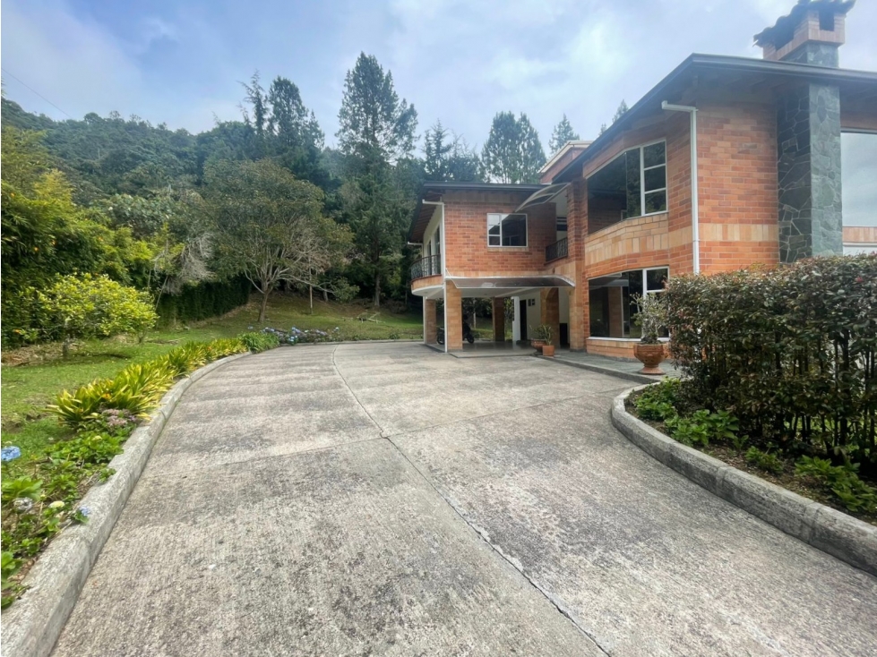 Casa Campestre en Arriendo en Envigado Loma Del Escobero — foto 4