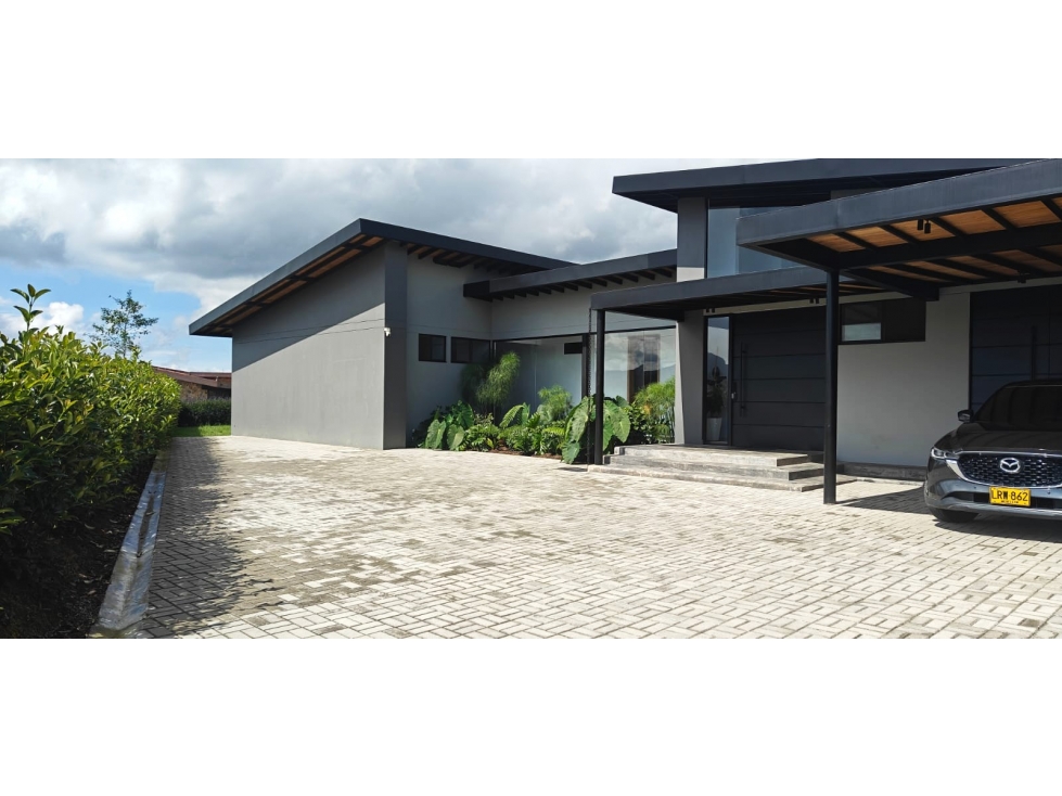 Casa Campestre en Arriendo en El Retiro, Antioquia - 1