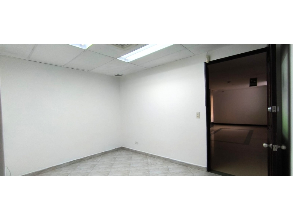 Oficina en Venta en El Poblado sector Patio Bonito, Medellín — foto 2