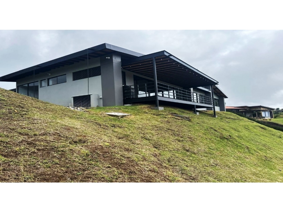 Casa Campestre en Arriendo en El Retiro, Antioquia - 2