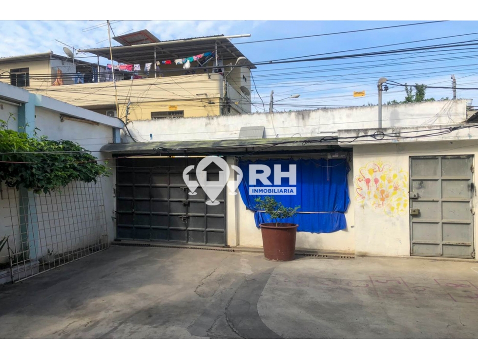 CASA CON LOCAL Y 4 HABITACIONES EN VENTA EN EL CENTRO DE MACHALA #JRS — foto 3