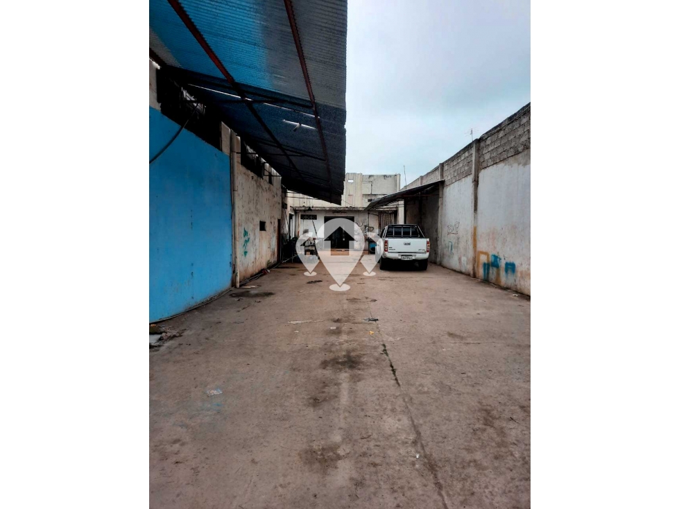 CASA RENTERA DE 3 PISOS EN CENTRO DE MACHALA #ECI — foto 2