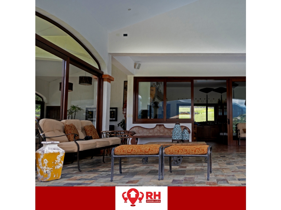 CASA EN VENTA VIA YUNGILLA, PROVICIA AZUAY - 4