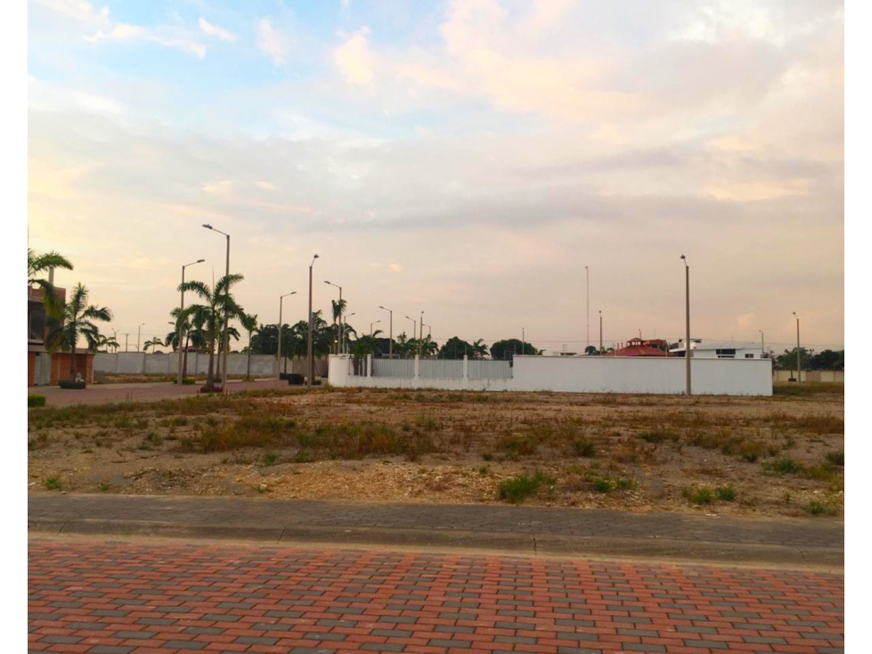 TERRENO EN VENTA EN URBANIZACIÓN ZHARA LOTE #279 Mz Q, PASAJE - 3