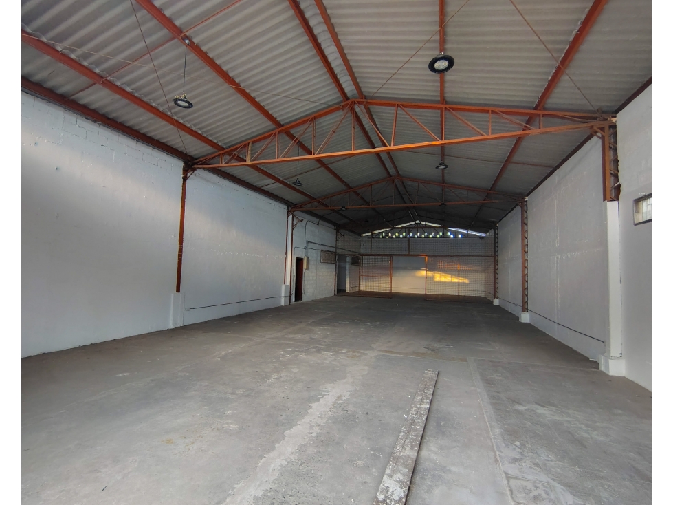 COMPLEJO DE GALPONES Y BODEGAS KAO SPORTS CENTER 244M2 - 1