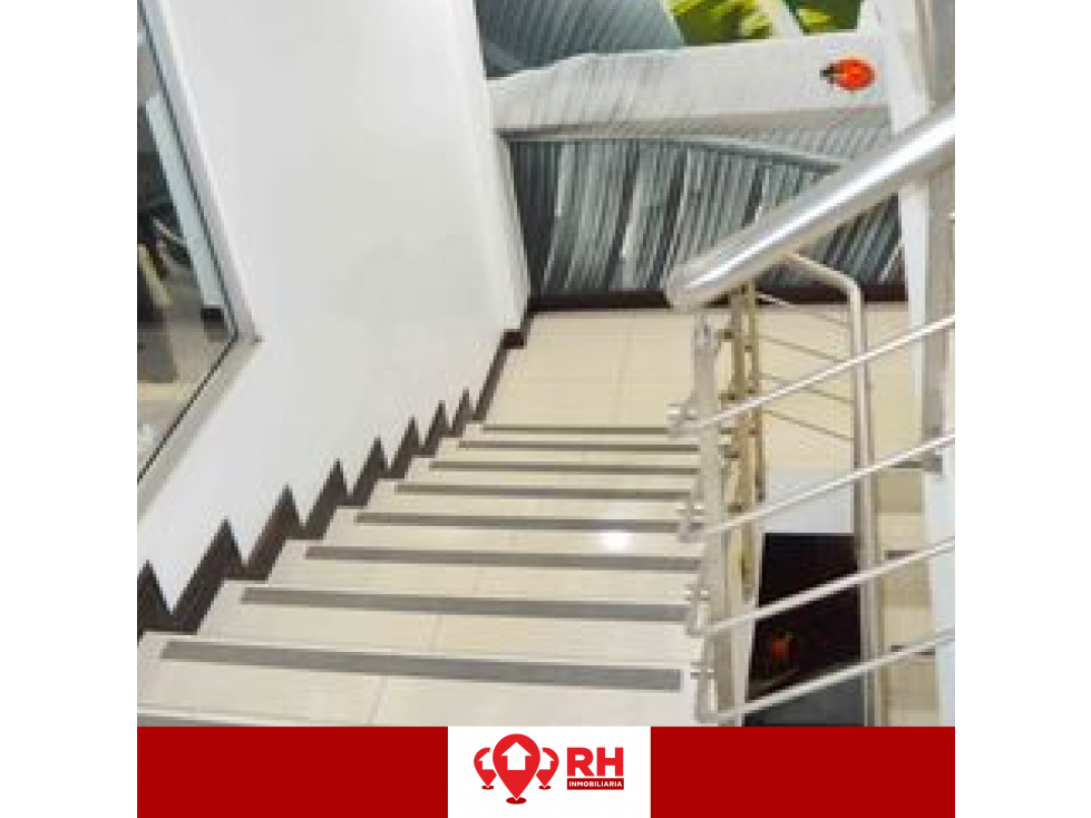 OFICINA EN VENTA EN LA CALLE ROCAFUERTE, MACHALA - 4