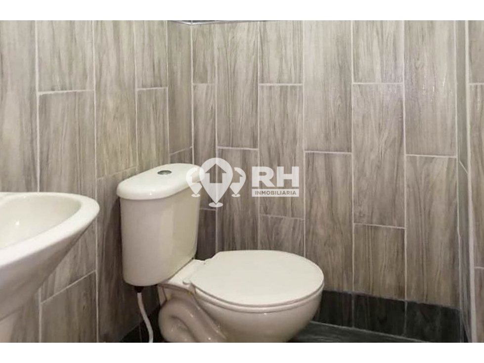 LOCAL COMERCIAL AL CENTRO DE MACHALA EN AVENIDA PRINCIPAL #IP12-4 — foto 4