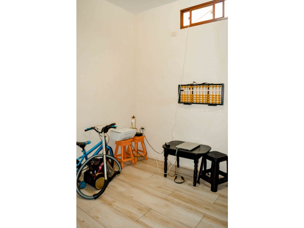 CASA EN VENTA EN EL BARRIO "LUCHA DE LOS POBRES", MACHALA — foto 2
