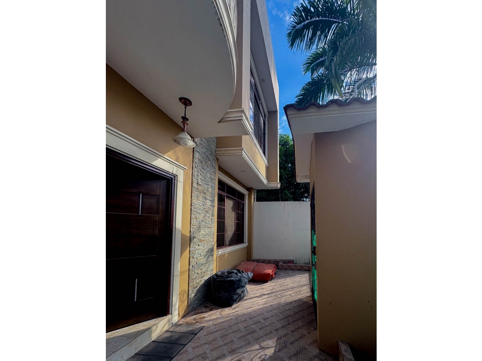 CASA EN VENTA AL SUROESTE DEL SECAP MACHALA — foto 2