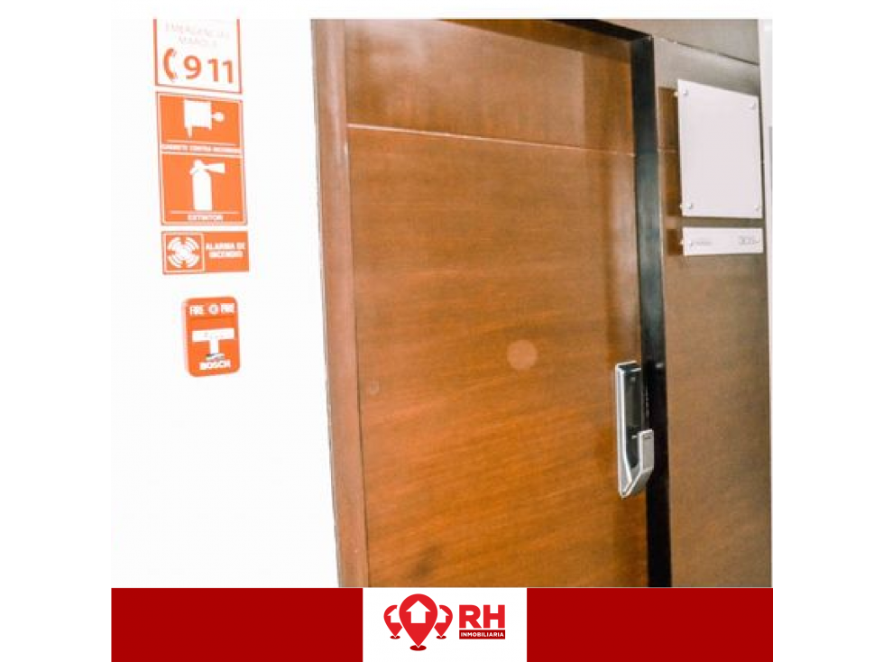 OFICINA EN VENTA EN LA CALLE ROCAFUERTE, MACHALA - 2