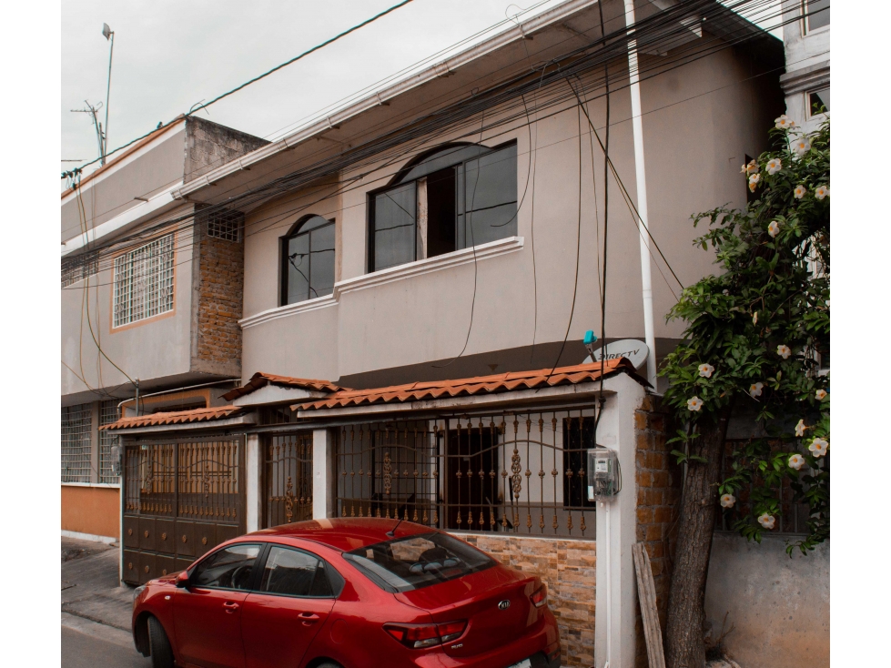 CASA DE 2 PISOS EN AV. LA FERROVIARIA #SHGC — foto 4