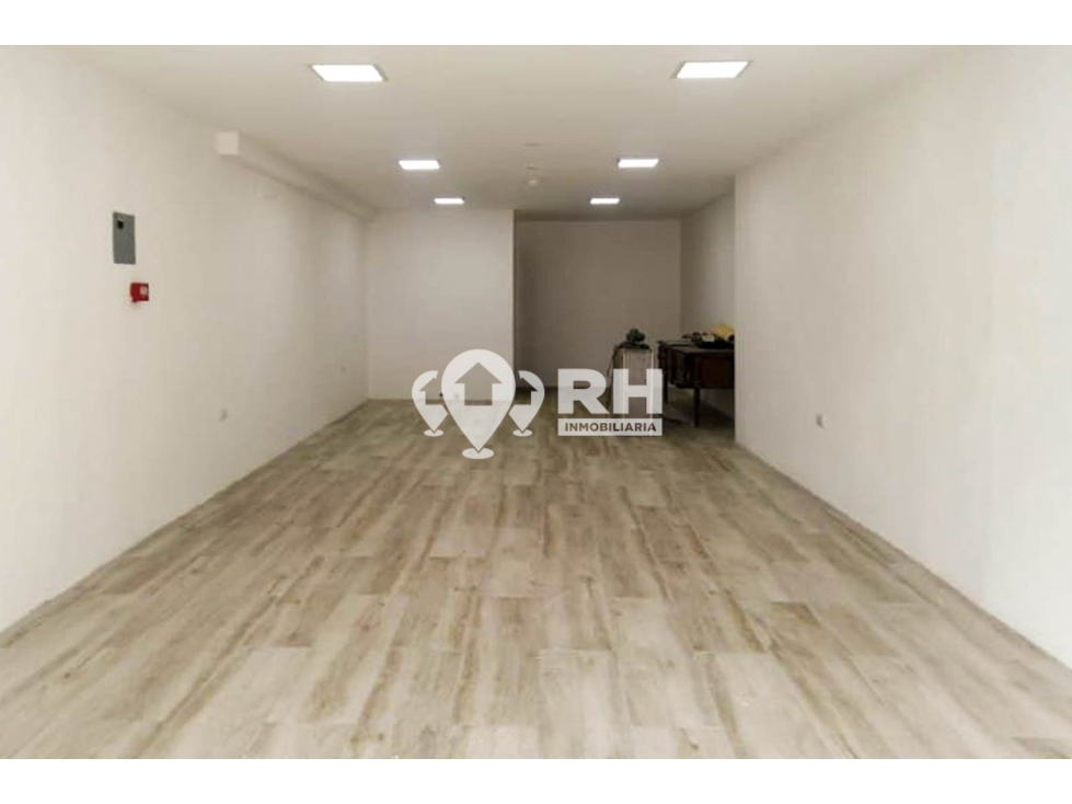 LOCAL COMERCIAL AL CENTRO DE MACHALA EN AVENIDA PRINCIPAL #IP12-4 — foto 3