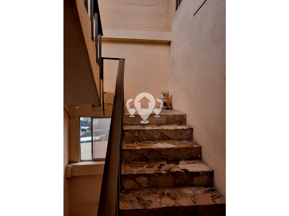 CASA RENTERA DE 3 PISOS EN CENTRO DE MACHALA #ECI — foto 5