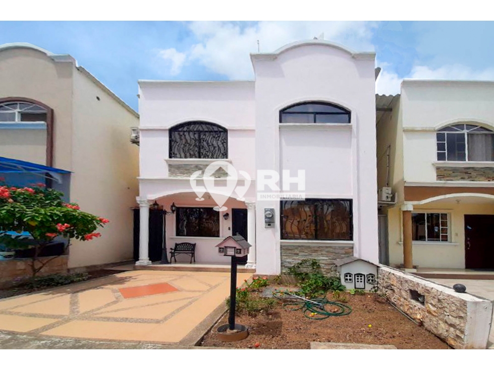 CASA DE DOS PISOS CON GARAJE EN URB. CIUDAD PALMERAS, MACHALA #LFS