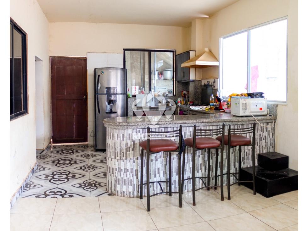 CASA EN VENTA EN CDLA. LOS ALGARROBOS, MACHALA #GFHP