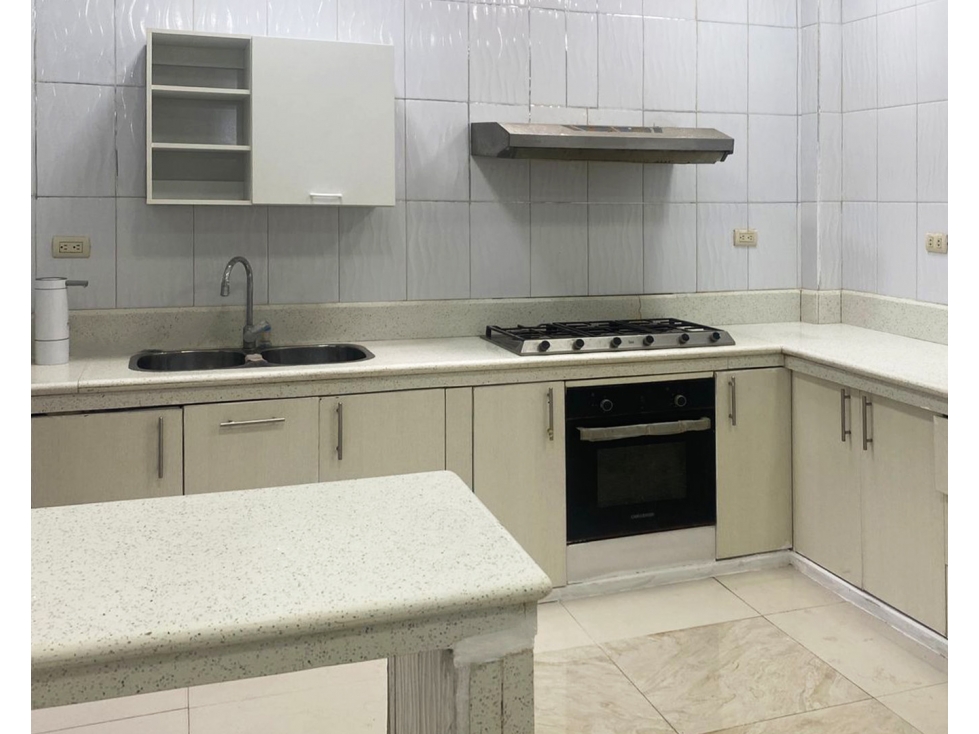 DEPARTAMENTO EN ALQUILER EN EL BOSQUE SECTOR3 — foto 2