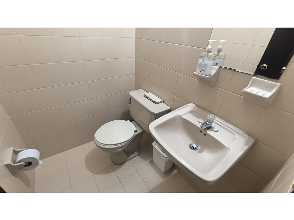 VENDO OFICINA CERCA DE PREMIUN PLAZA O C.C. SAN DIEGO — foto 3