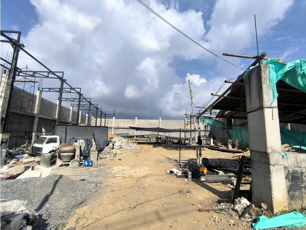 Arriendo bodega industrial con 10 m de altura 2.300 m2