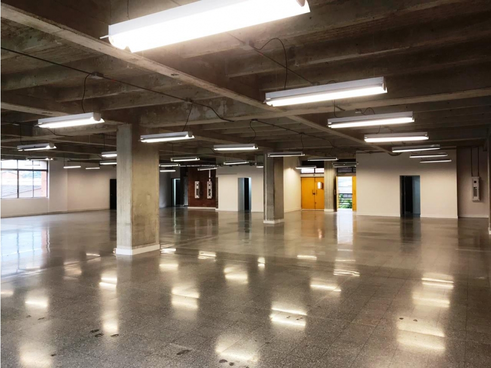 alquilo local para Call Center, 757 m2 cerca estación metro Poblado. — foto 3