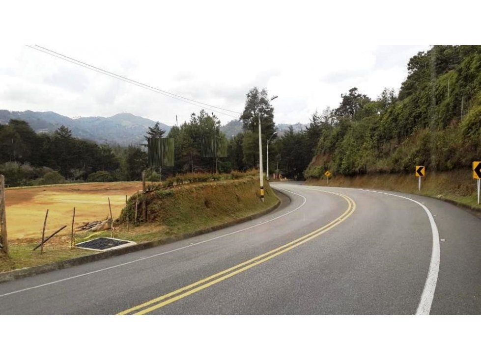 Vendo lote en vereda Yarumal de Rionegro Antioquia a eje de vía — foto 3