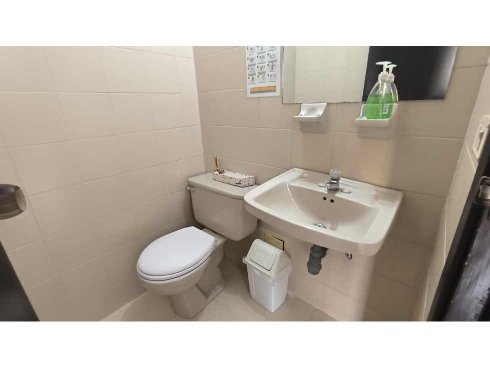 VENDO OFICINA CERCA DE PREMIUN PLAZA O C.C. SAN DIEGO — foto 4