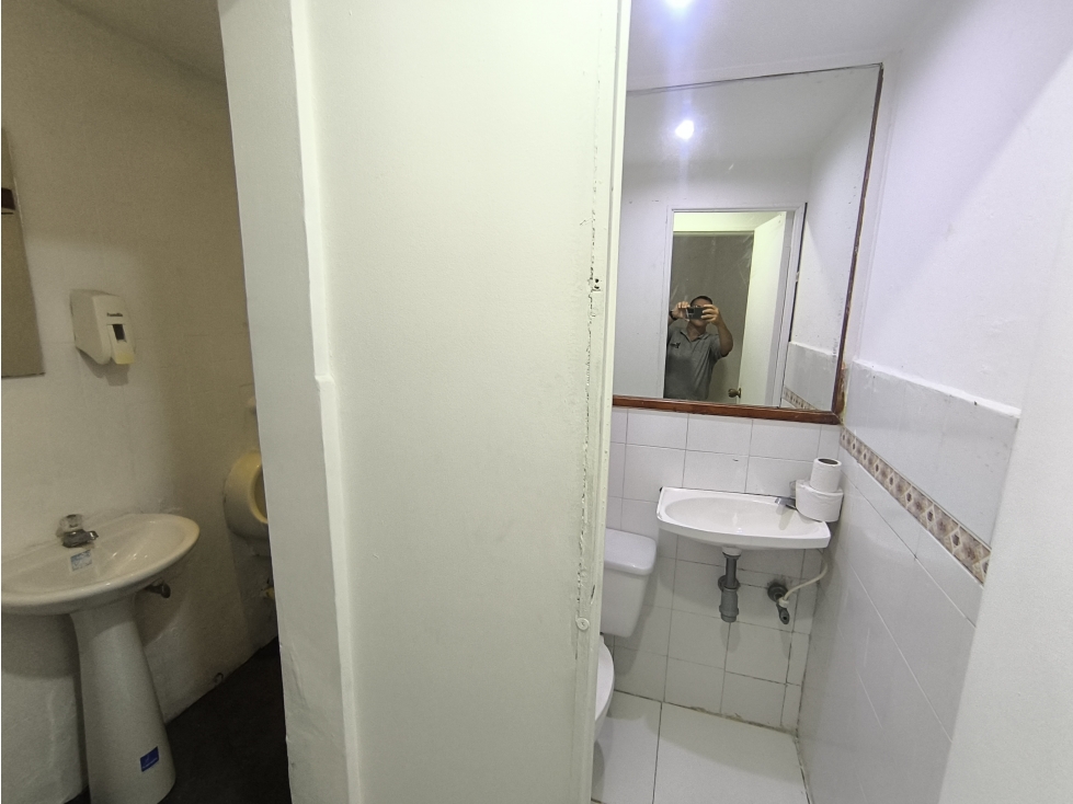Alquilo local comercial en el parque de Bolívar excelente ubicación — foto 5