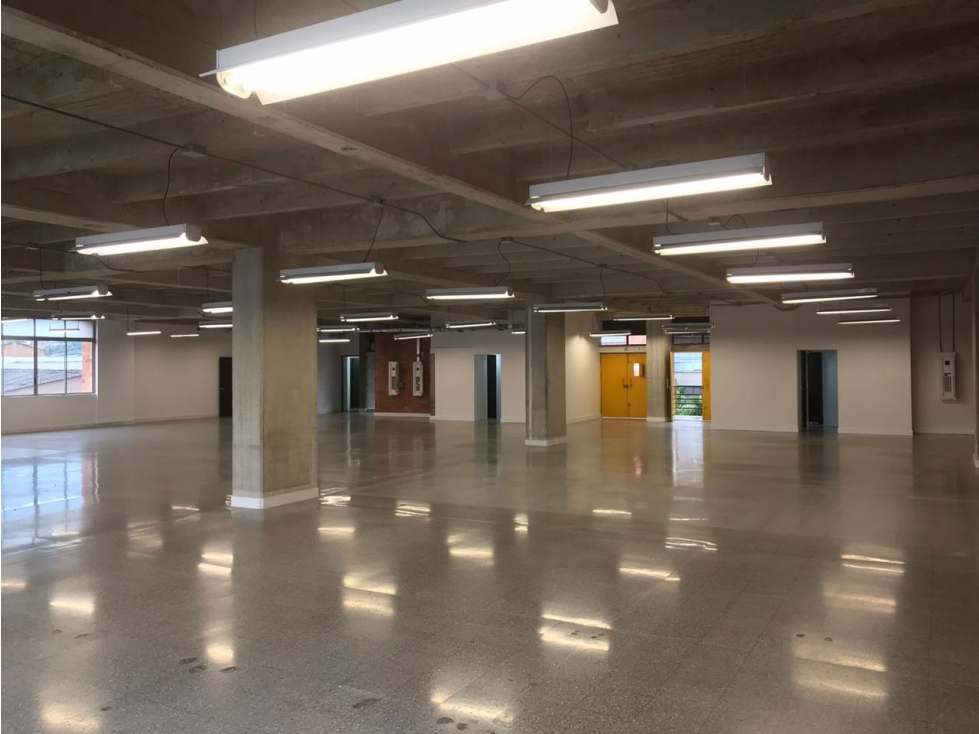 alquilo local para Call Center, 757 m2 cerca estación metro Poblado. — foto 5