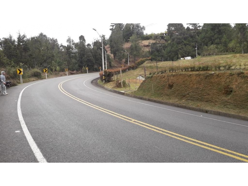 Vendo lote en vereda Yarumal de Rionegro Antioquia a eje de vía — foto 2