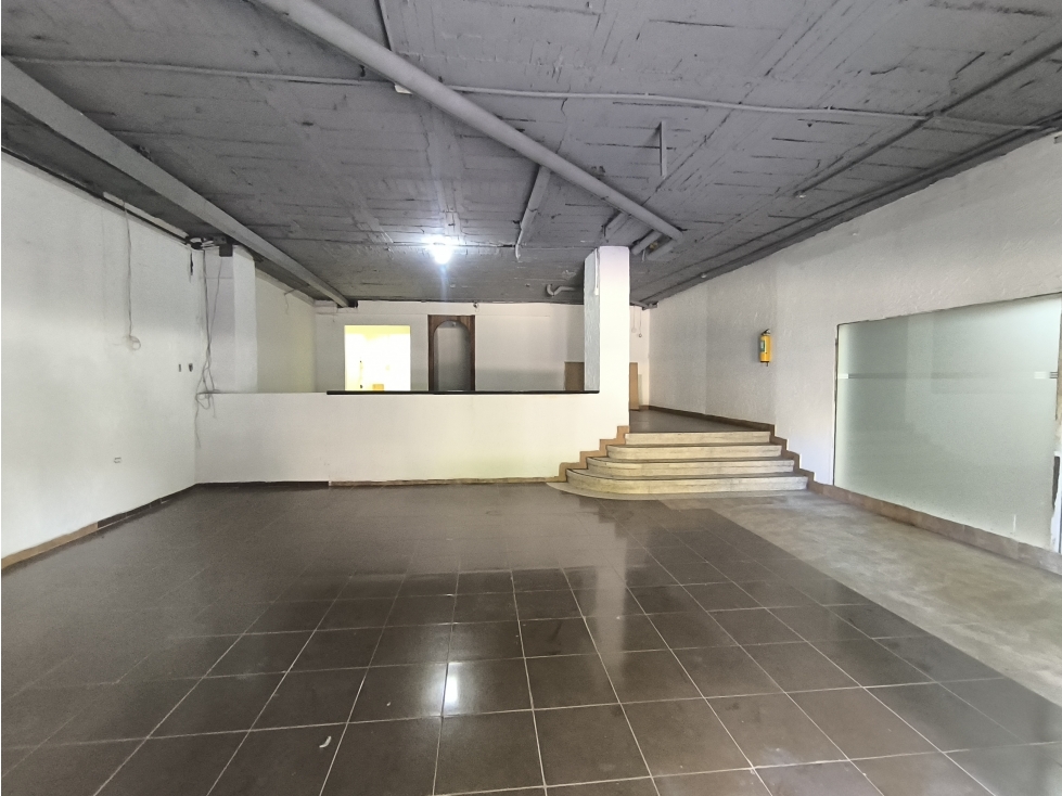 Alquilo local comercial en el parque de Bolívar excelente ubicación — foto 3
