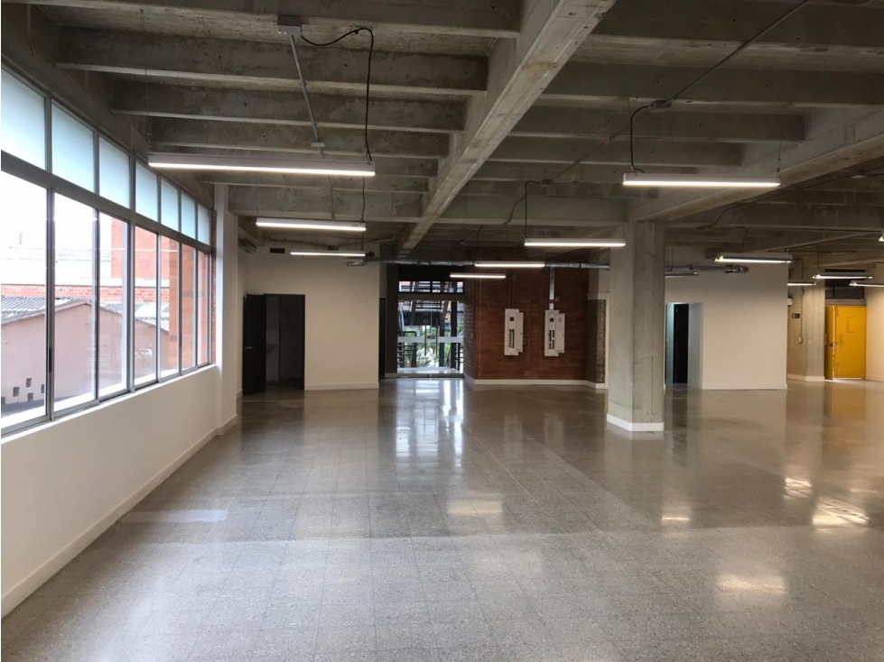 alquilo local para Call Center, 757 m2 cerca estación metro Poblado. — foto 2