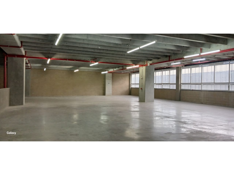 DISPONIBLE BODEGA LOGÍSTICA UNIDAD CERRADA ÁREA TOTAL: 2877 M2 - 5