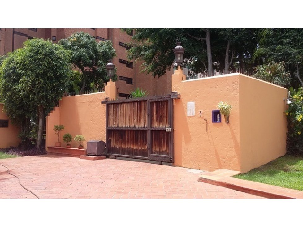 VENDO CASA LOTE CON PISCINA CERCA AL PARQUE LLERAS 1050 M2 — foto 4