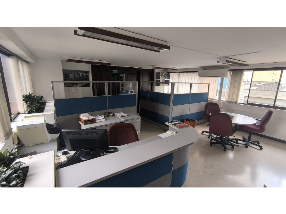 VENDO OFICINA CERCA DE PREMIUN PLAZA O C.C. SAN DIEGO — foto 2