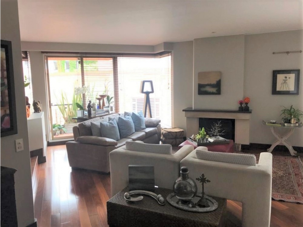 SE VENDE HERMOSO APARTAMENTO EN LOS ROSALES. A