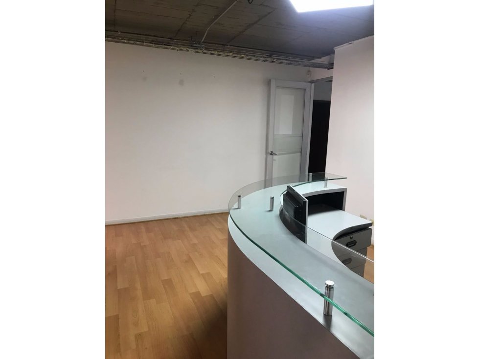 SE ARRIENDA OFICINA EN EL BARRIO CONTADOR. A — foto 2