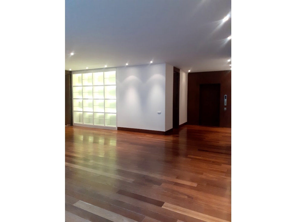 SE VENDE APARTAMENTO ARRENDADO EN LOS ROSALES. A