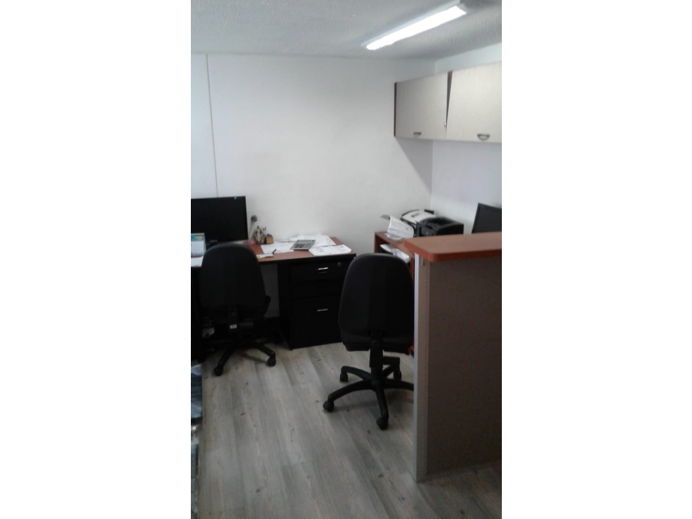 SE VENDE O SE ARRIENDA HERMOSA OFICINA EN CHAPINERO. A — foto 4