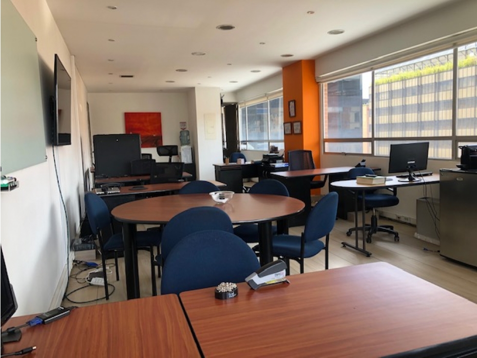 SE VENDE O SE ARRIENDA HERMOSA OFICINA EN CHICO NORTE. P