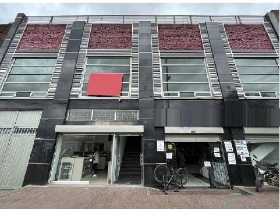 SE ARRIENDA EDIFICIO EN GORGONZOLA. A
