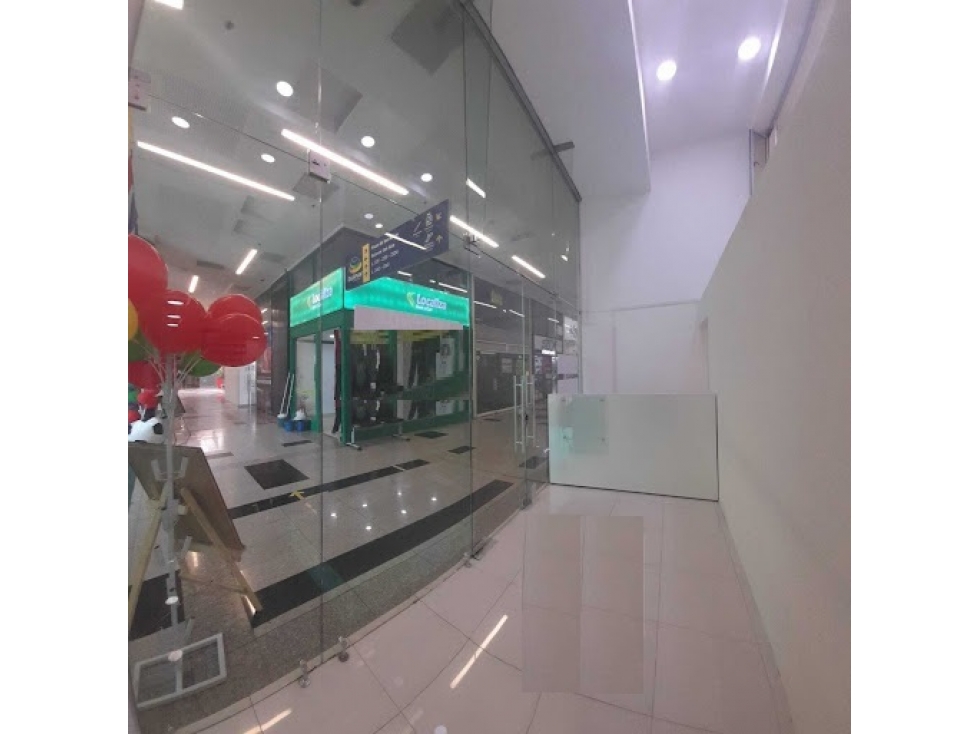 SE ARRIENDA LINDO LOCAL EN EL CENTRO COMERCIAL BULEVAR. A