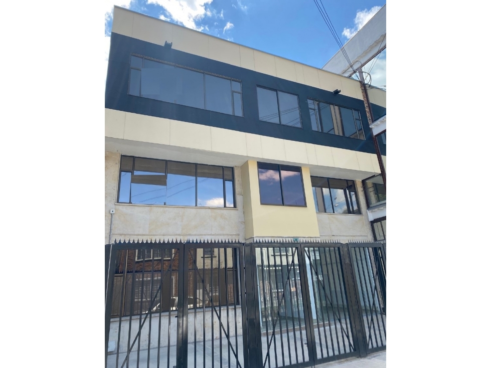 SE VENDE O SE ARRIENDA EDIFICIO EN LA SOLEDAD. P
