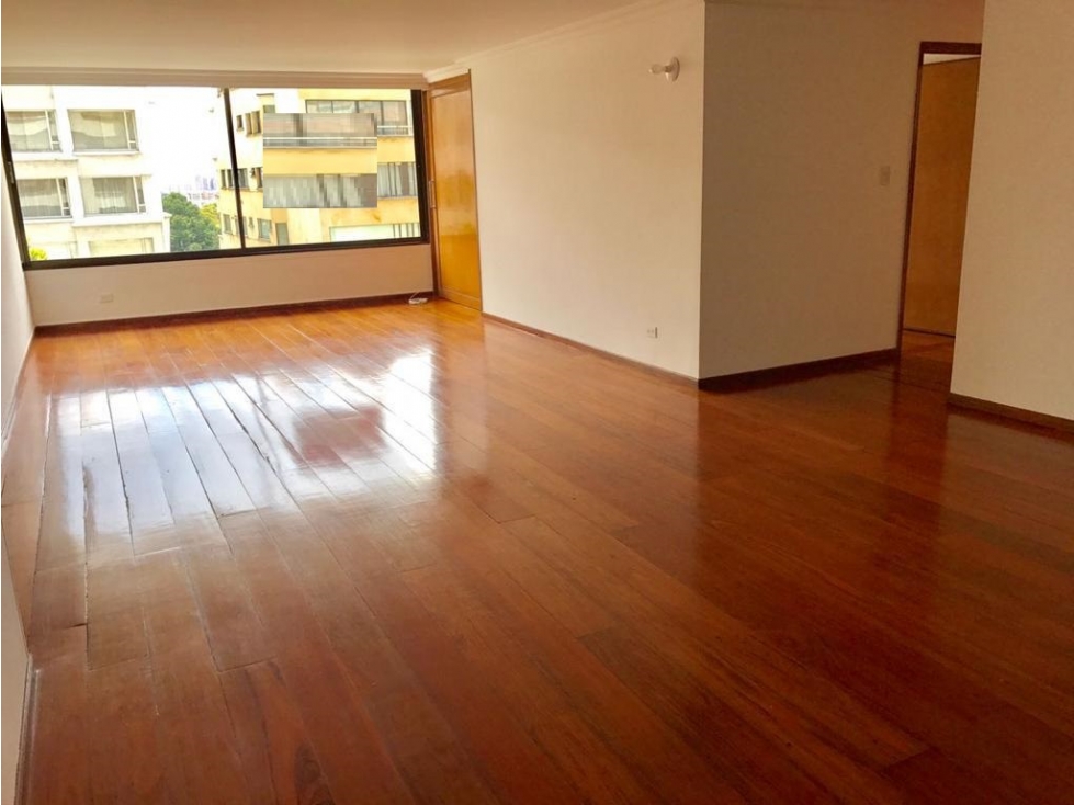 SE VENDE HERMOSO APARTAMENTO EN EL REFUGIO. P