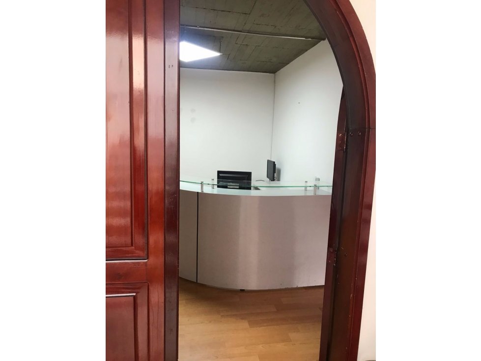 SE ARRIENDA OFICINA EN EL BARRIO CONTADOR. A — foto 3
